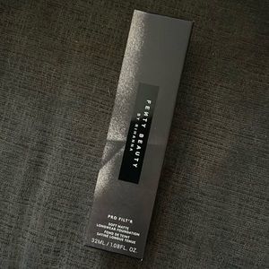 Fenty Beauty by Rihanna Pro Filt’r Foundation color 210